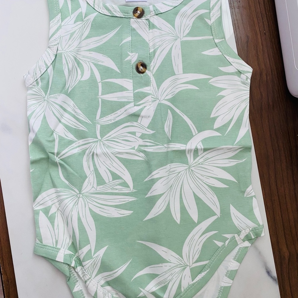 Baby Unisex body suit | very soft sage green with flowers | Size 6-9 months
